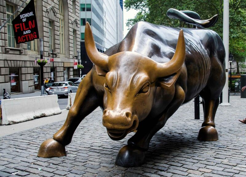 Bull & Bear - Bull on Wall Street