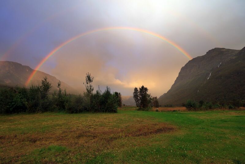 Weather - rainbow-after-rain-over-mountain_H8gZuDu1z-SBI-324620593
